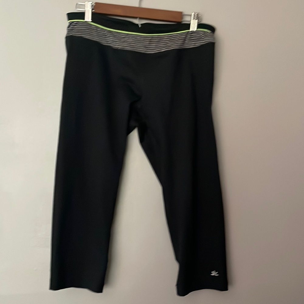 Lukka Large Capri Crop leggings. Black with gray and bright green trim. Nice.